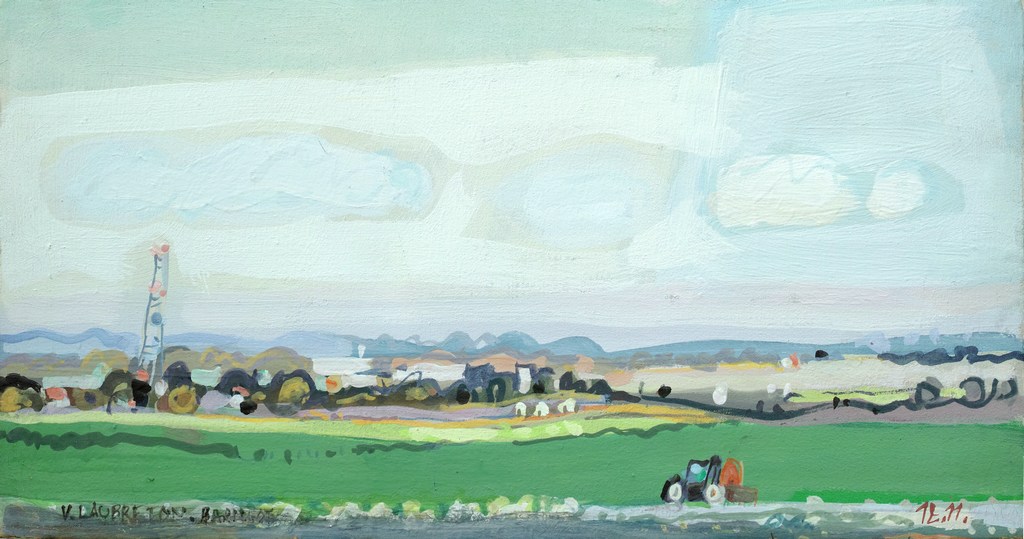 Plaine et tracteur bleu